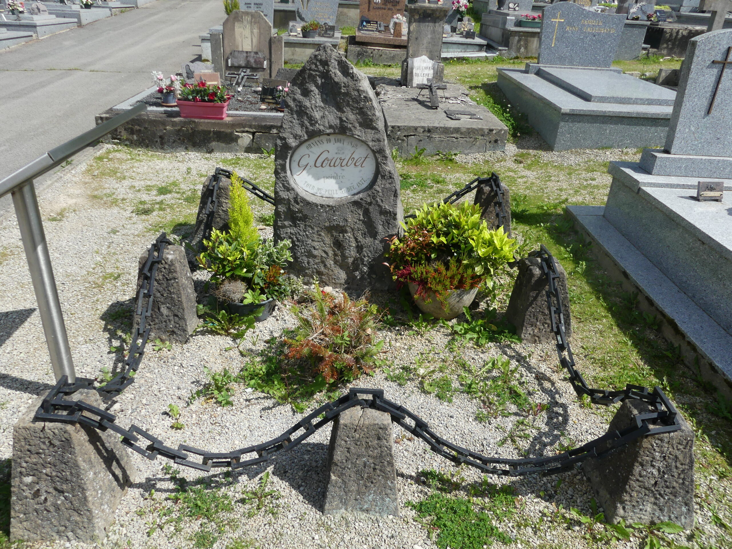 La tombe de Gustave Courbet, rapatriée de Suisse en 1919