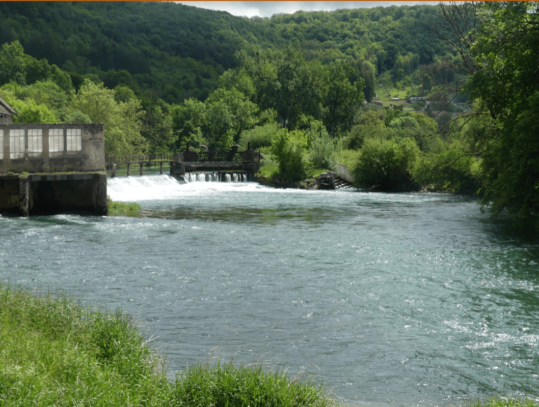 Le village d'Ornans dans le Doubs
