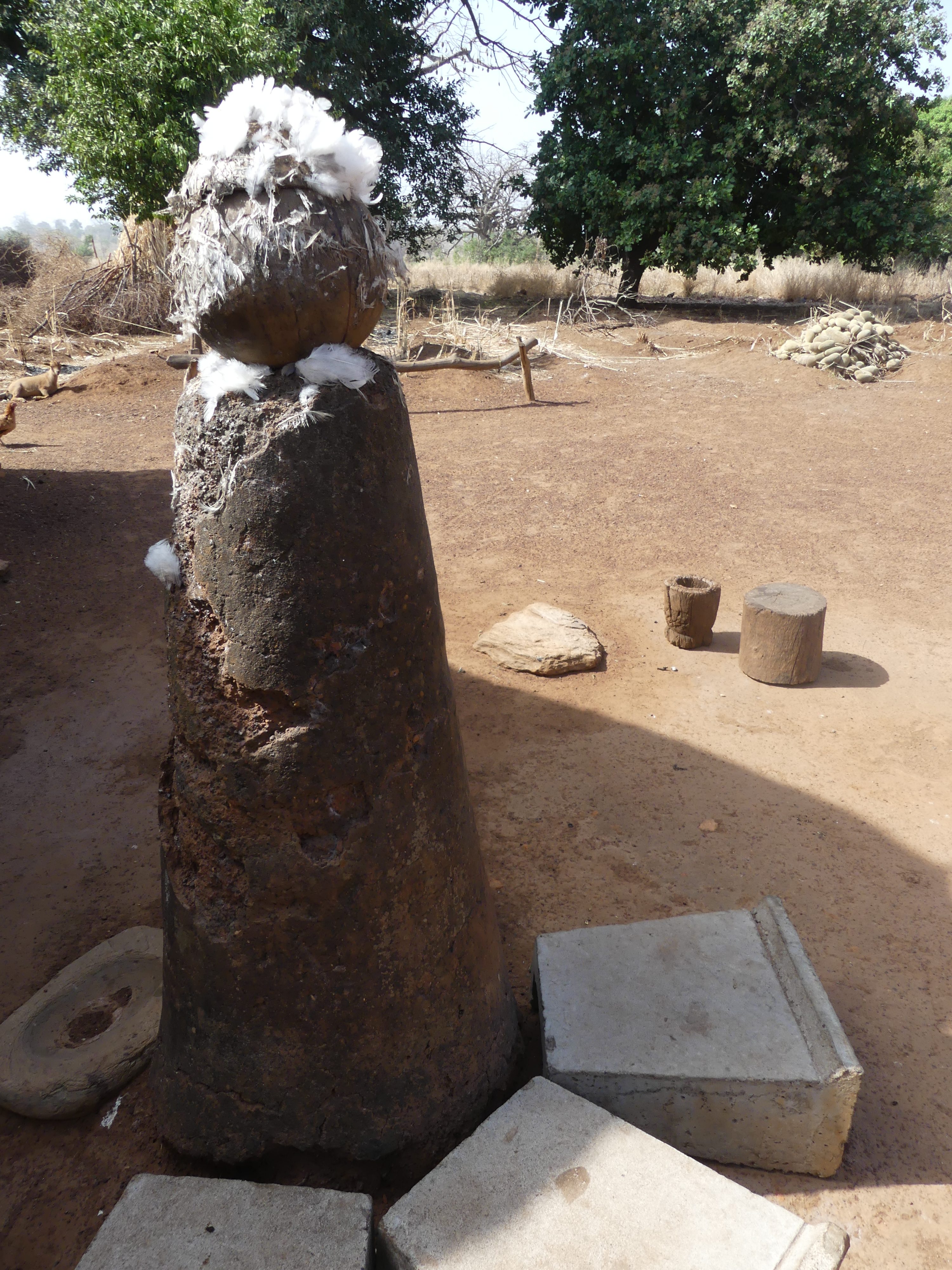 Structure à deux étages des Tata : défense et habitat